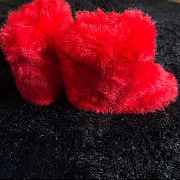 𝐹𝓊𝓏𝓏𝓎 𝐹𝓊𝓇𝓇𝓎 𝐵𝑜𝑜𝓉𝓈 - Picture 2 of 5